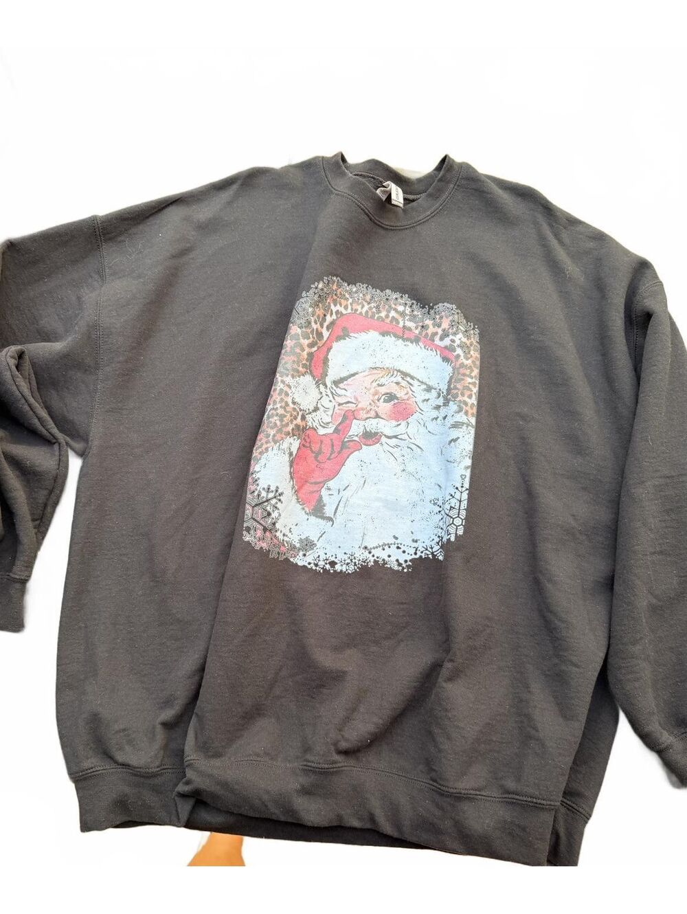 Gildan Large Black Heavy Blend Sweatshirt with Festive Santa Claus Graphic